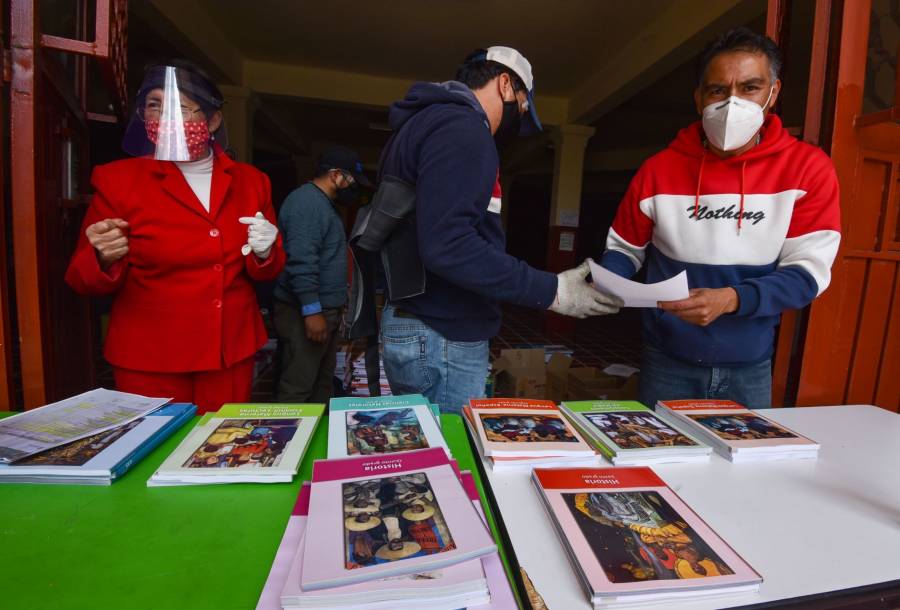 Modificar convocatoria para rediseño de Libros de Texto, insisten en el Senado