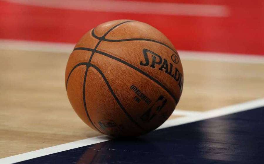 Tres equipos de la NBA vetan a aficionados por graves provocaciones a rivales