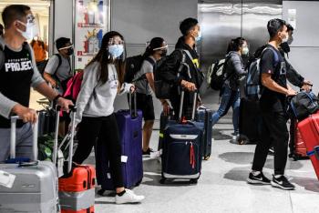 EEUU estudia emitir pasaporte de vacunaci&oacute;n para viajes internacionales