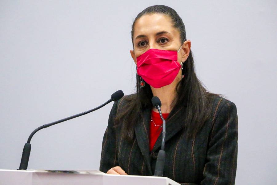 Sheinbaum recibe vacuna contra COVID-19 en Tlalpan
