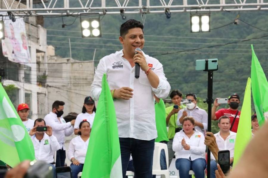 Gallardo se compromete a velar por las familias potosinas