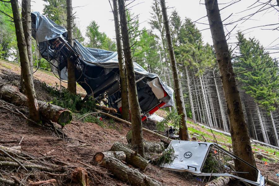 Liberan a tres detenidos por caída de teleférico en Italia