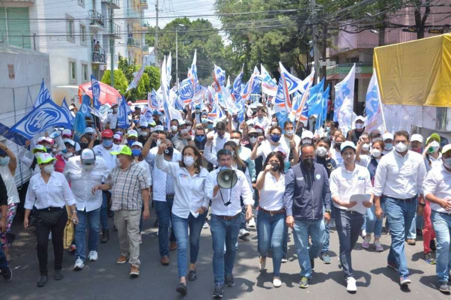 Para salvar al país de Morena, Tabe y Zavala marchan en las calles de la CDMX