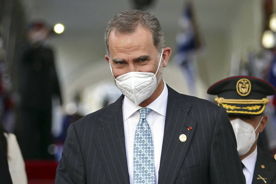 Felipe VI recibe vacuna contra COVID-19 en Madrid