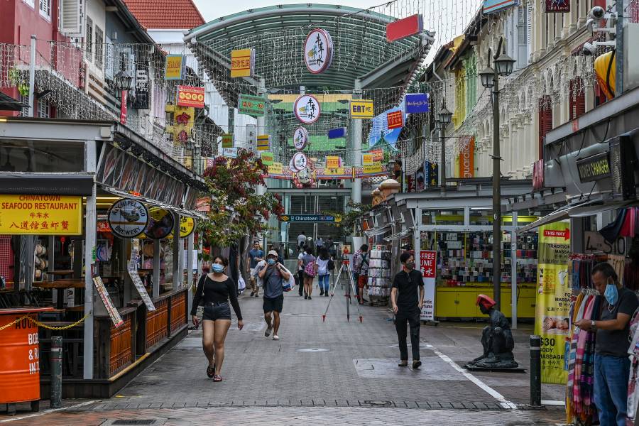 Singapur comenzará vacunación antiCovid en adolescentes, en Japón se aprueba también inmunizar a ese sector