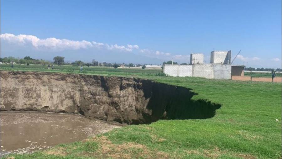 Socavón en Puebla sería por sobreexplotación de mantos acuíferos