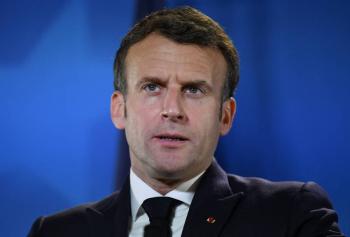 Macron y su esposa, reciben vacuna contra COVID-19