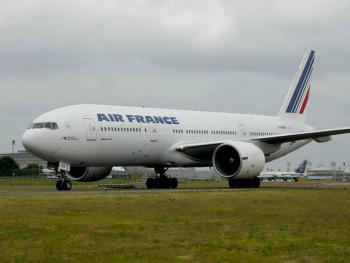 Avi&oacute;n de Air France es aislado en aeropuerto de Par&iacute;s, debido a sospecha de bomba