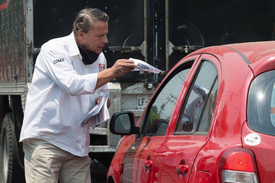 Alfredo Adame acude a votar en la alcaldía Tlalpan