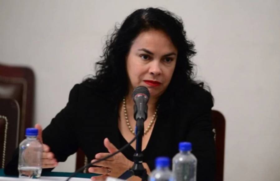 Margarita Saldaña emite su voto en Azcapotzalco