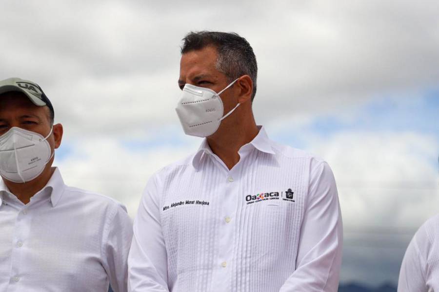 Oaxaca: Alejandro Murat y su esposa acuden a votar
