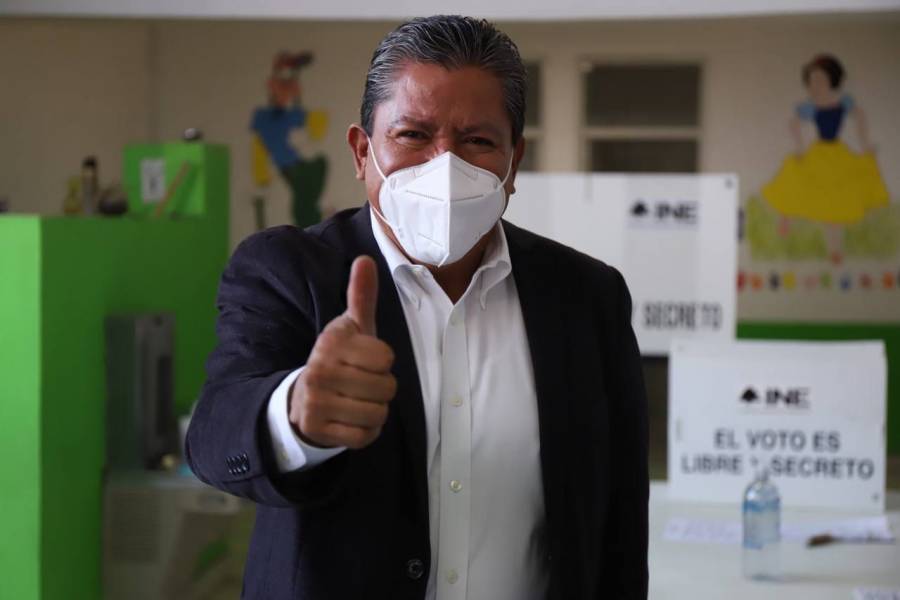 David Monreal acude a votar en Zacatecas