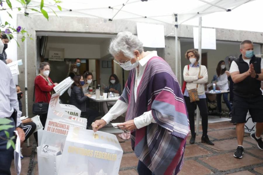 La titular de Gobernación, Olga Sánchez Cordero emitió su voto