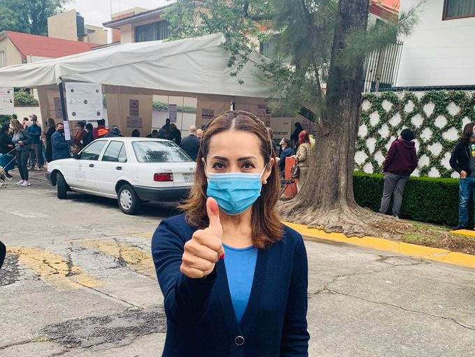 Josefina Vázquez Mota acude a emitir su voto