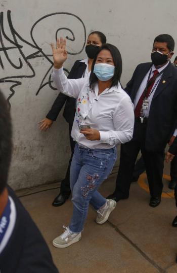 Sondeo a boca de urna en Per&uacute; da 50,3% a Fujimori y 49,7% a Castillo