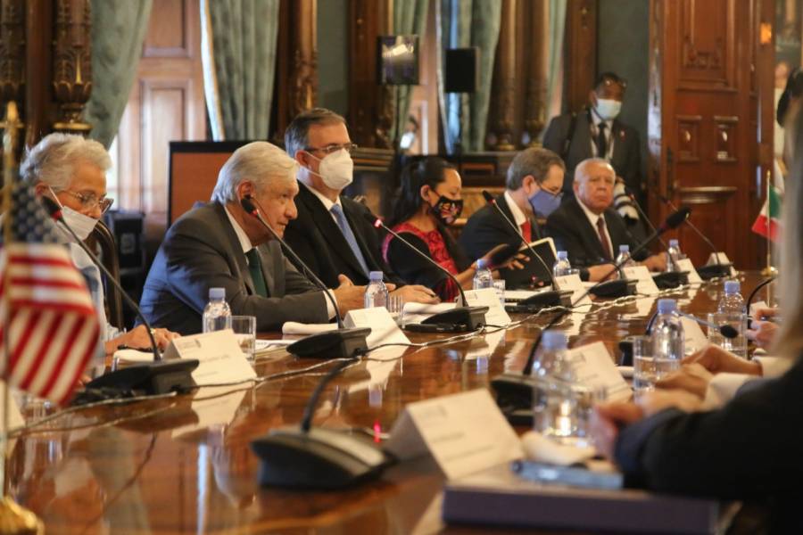 Concluye encuentro entre presidente de México y vicepresidenta de Estados Unidos