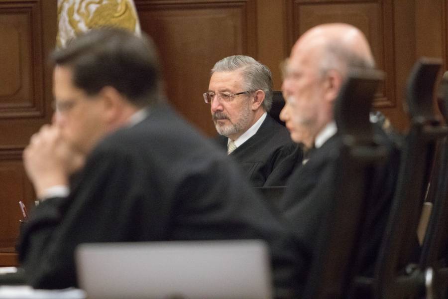 Desecha Corte controversia del INE sobre consulta de juicio a expresidentes
