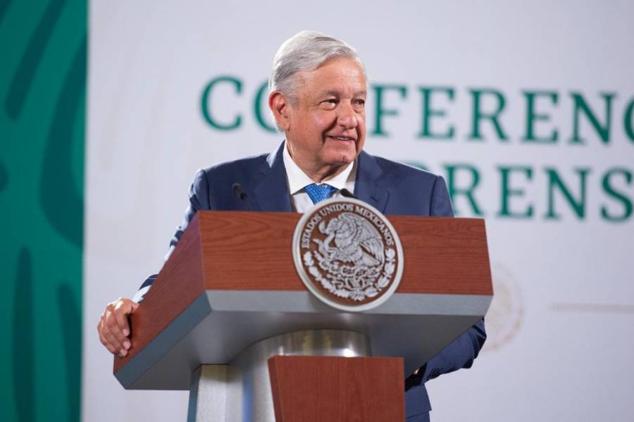 AMLO reconoce error en saludo a vicepresidenta de EEUU