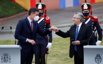 Alberto Fern&aacute;ndez: Mexicanos salieron de los indios y nosotros, los argentinos, de los barcos; pide disculpas