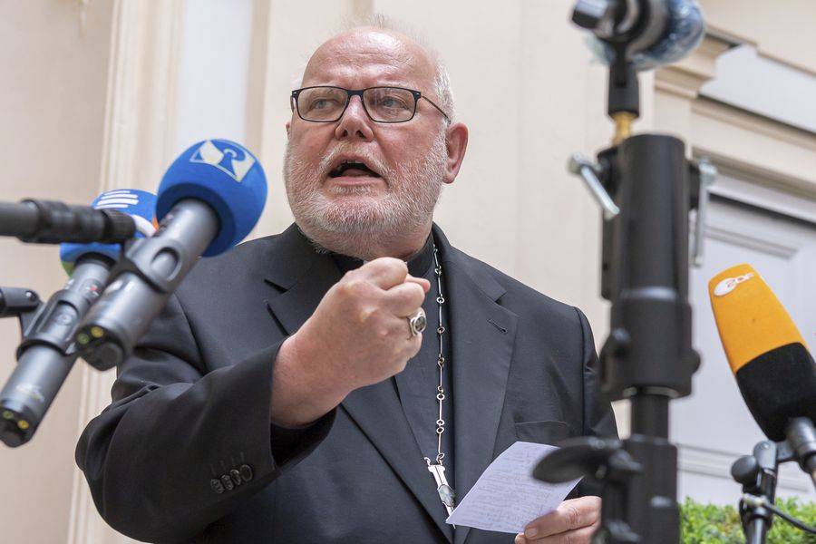 Papa Francisco rechaza dimisión de cardenal que denunció la gestión de los abusos sexuales