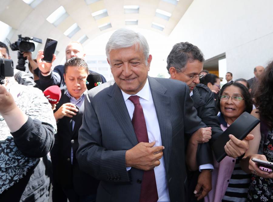 AMLO se reúne con empresarios, entre ellos Claudio X González