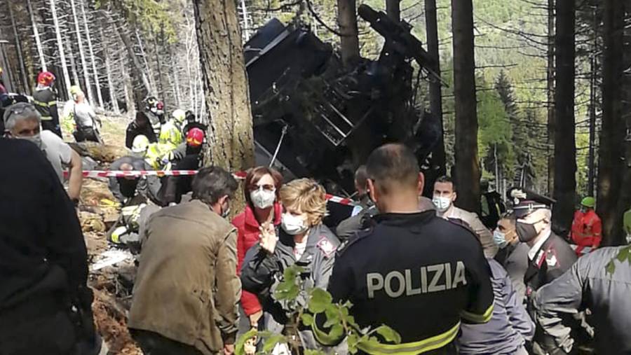 Niño israelí que sobrevivió al accidente de teleférico en Italia sale del hospital