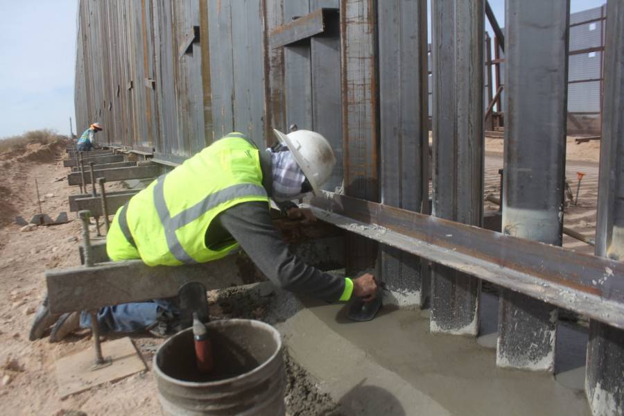 Texas mantendrá muro fronterizo con México y migrantes irán a la cárcel