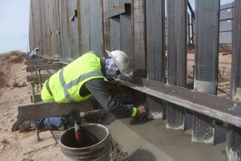 Texas mantendr&aacute; muro fronterizo con M&eacute;xico y migrantes ir&aacute;n a la c&aacute;rcel