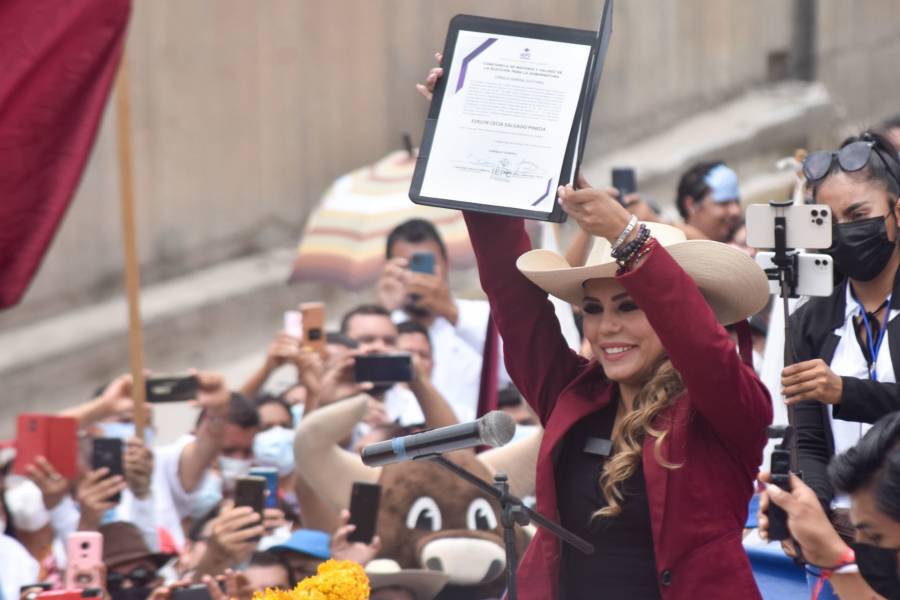 Llama “La Gobernatora” a dejar las diferencias; entregan constancia como mandataria de Guerrero