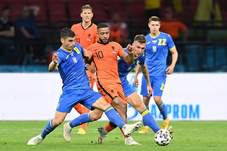 Se complica Holanda, pero consigue el triunfo ante Ucrania