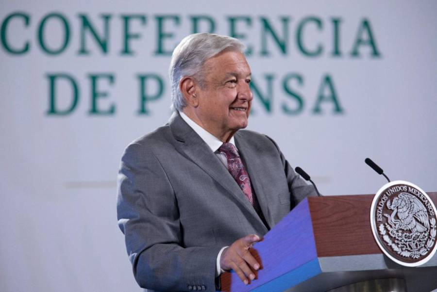 AMLO califica a las elecciones como limpias y libres