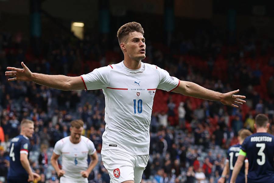 Dos goles de Schick doblegan a Escocia y ponen líder a República Checa en la Eurocopa