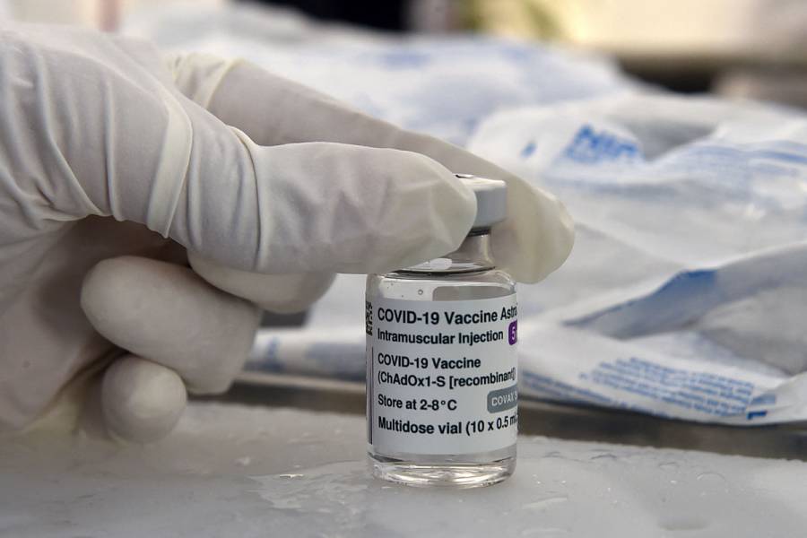India confirma primera muerte por reacción a vacuna de AstraZeneca