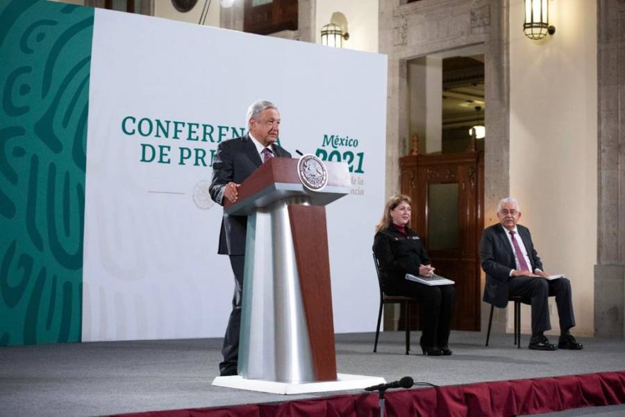 AMLO evita pronunciarse sobre el dictamen de la L12, asegura que habrá sanciones