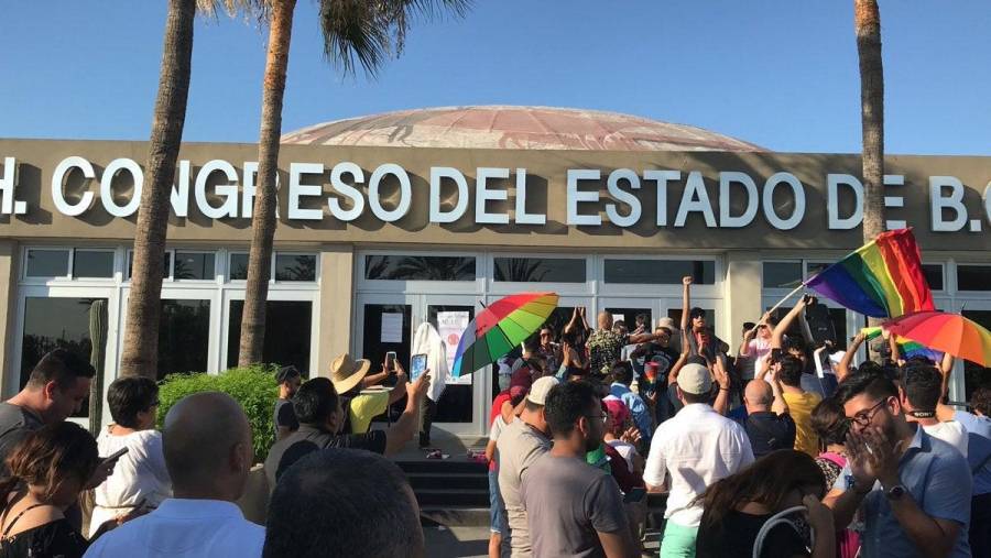 Uno más, Baja California aprueba matrimonios del mismo sexo