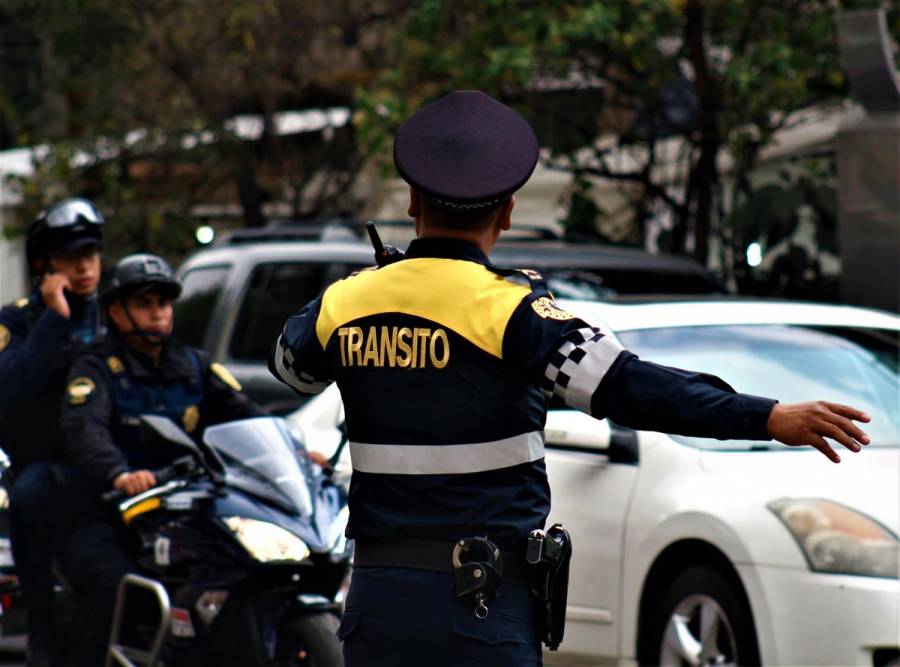 VIDEO: Conductor atropella a policía en CDMX por evitar multa