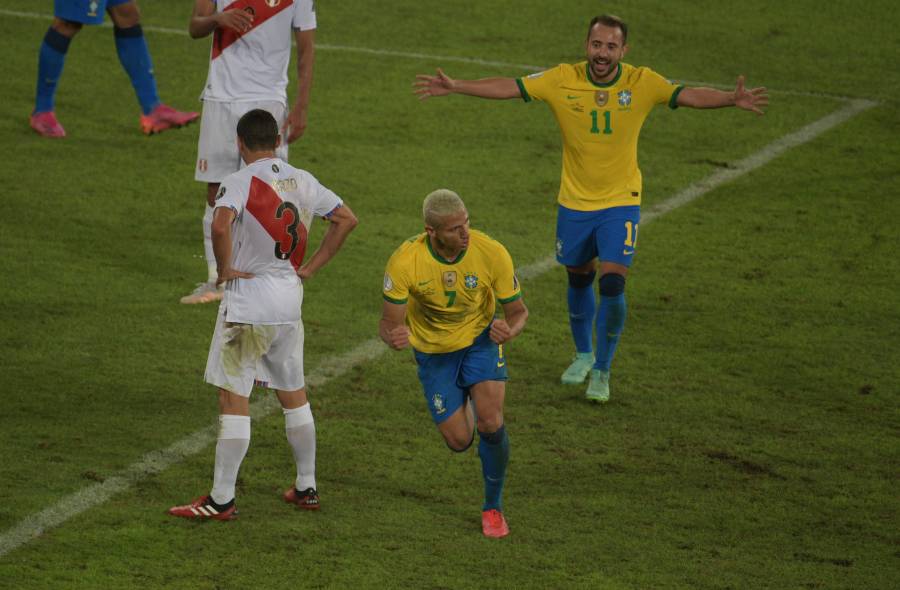 Brasil golea a Perú y clasifica a cuartos de final en Copa América