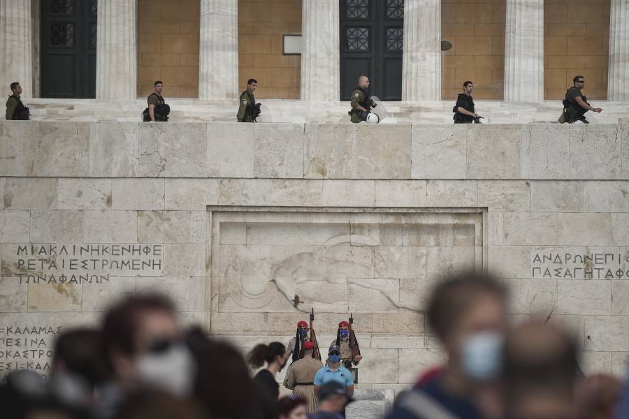 Grecia recibirá a turistas de terceros países