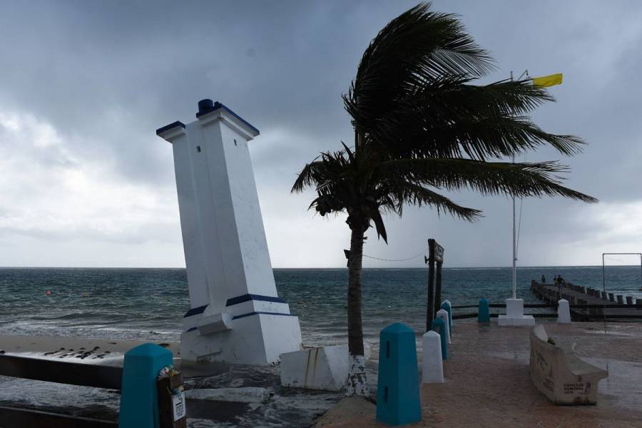 Tormenta “Dolores” toca tierra este sábado en Michoacán y Colima