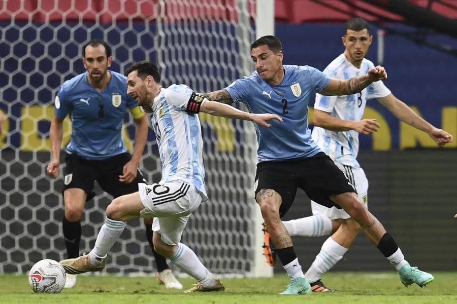 Argentina vence a Uruguay en el clásico rioplatense de Copa América