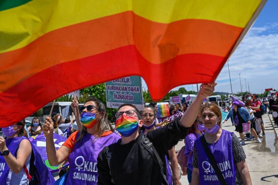 Muere hombre arrollado por camión en marcha del Orgullo Gay en EEUU