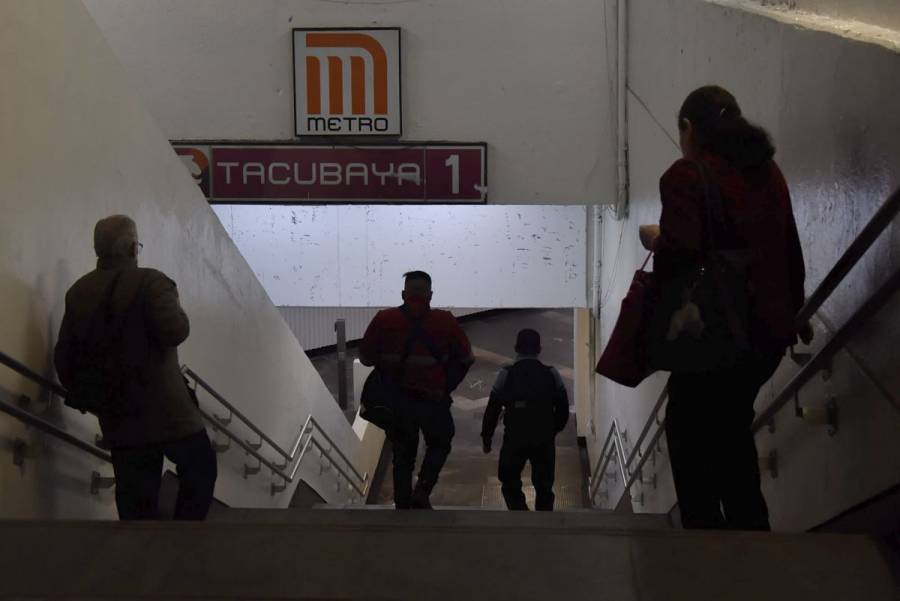 Muere hombre en la estación del Metro Tacubaya; no hay claridad en el deceso