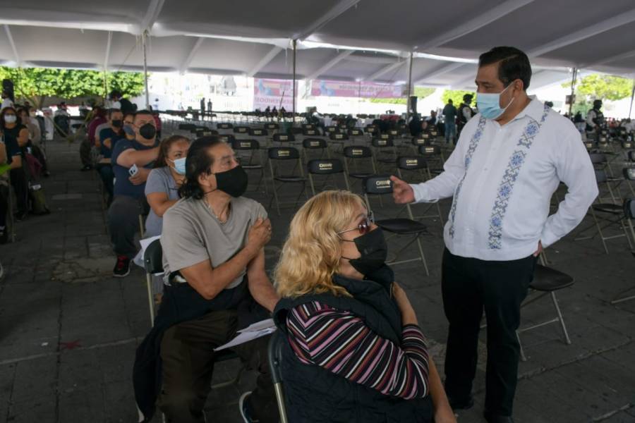 Llegan temprano a recibir vacuna Cóvid en neza, y luego partir a trabajar