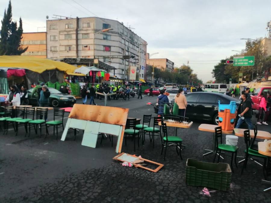 Desalojan a decenas de familias de edificio en La Merced