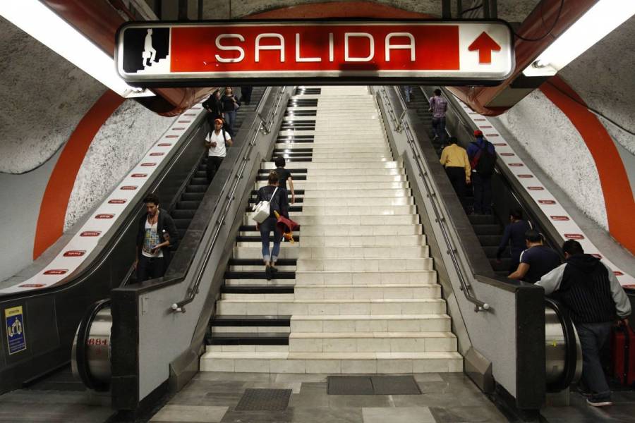 Niño sufre fractura en escaleras eléctricas del Metro Polanco