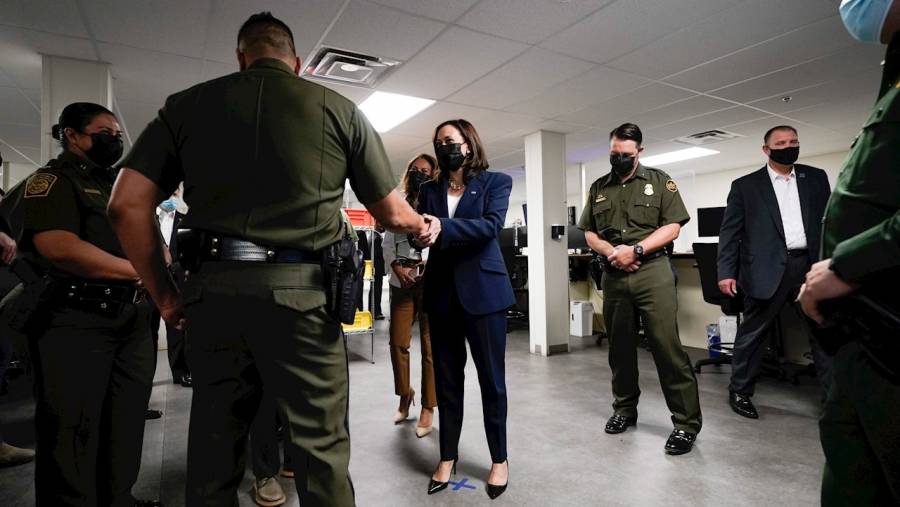 Kamala Harris visita frontera con México para ver 