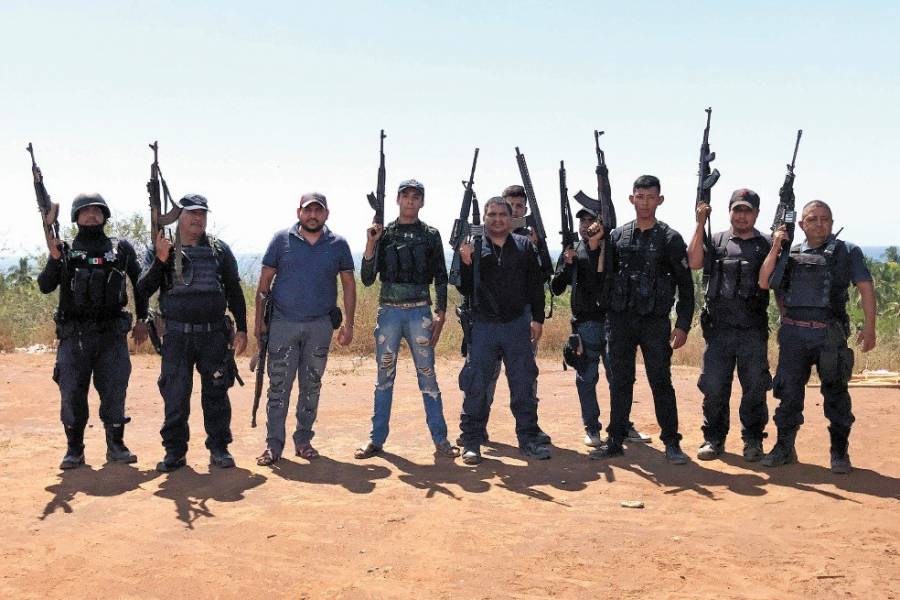 Desconfía AMLO de grupos de autodefensas en Michoacán