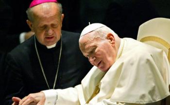 Vaticano investiga a un ayudante de Juan Pablo II, por encubrimiento de abusos