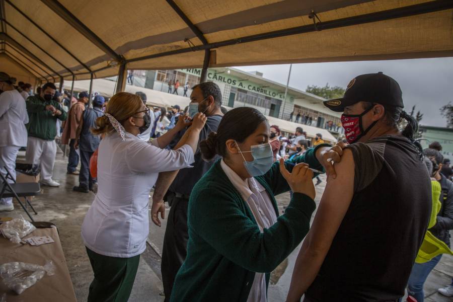 Pide senador reporte sobre estrategia de vacunación antiCovid