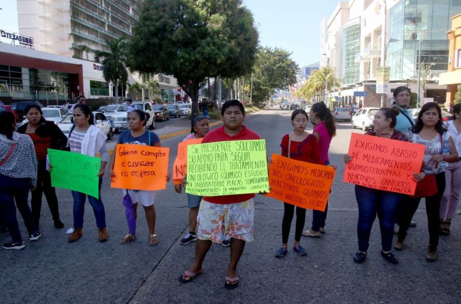 Denuncian incumplimiento de AMLO; medicinas para niños con cáncer no llegaron